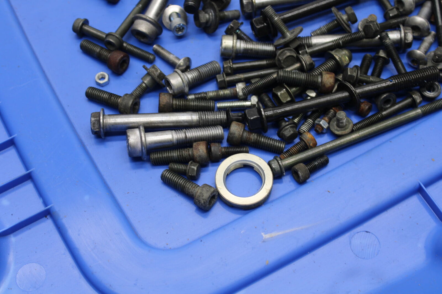 05-06 SUZUKI GSXR1000 MOUNTING BOLTS HARDWARE MOTOR SCREWS BB677