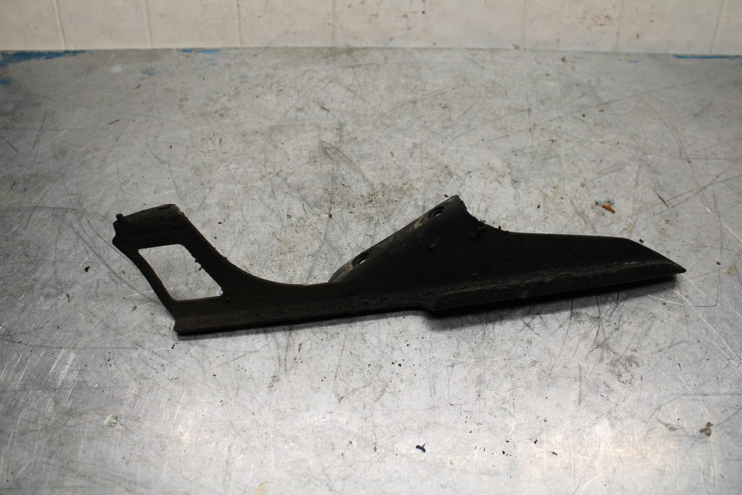99-07 SUZUKI HAYABUSA GSX1300R REAR BACK DRIVE CHAIN GUARD COVER SHIELD BB426