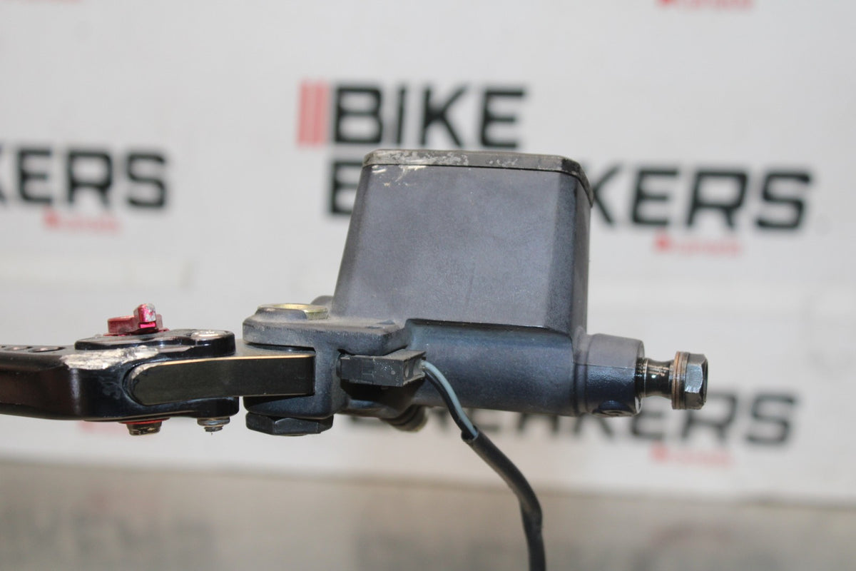 05 DUCATI SUPERSPORT 800 FRONT BRAKE MASTER CYLINDER w/ LEVER BB913