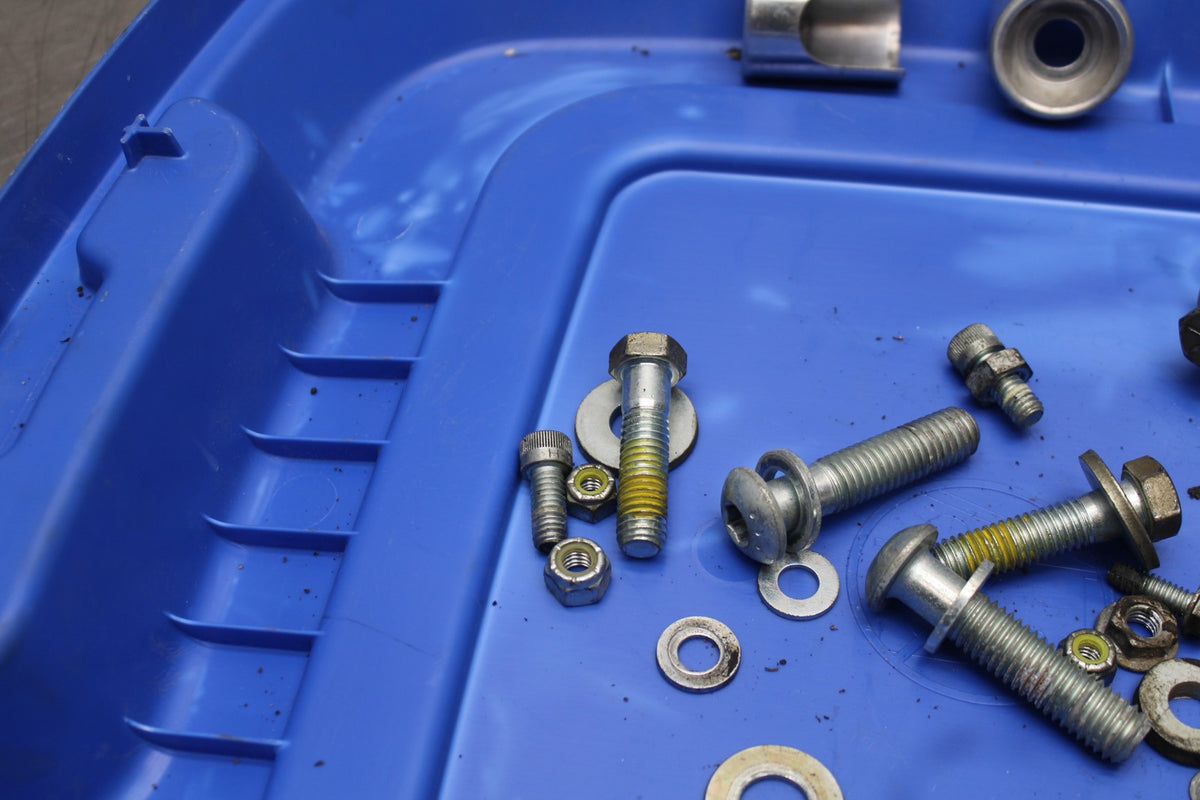 95-03 HARLEY-DAVIDSON SPORTSTER 1200 CUSTOM XL1200C BOLTS SCREWS BB817