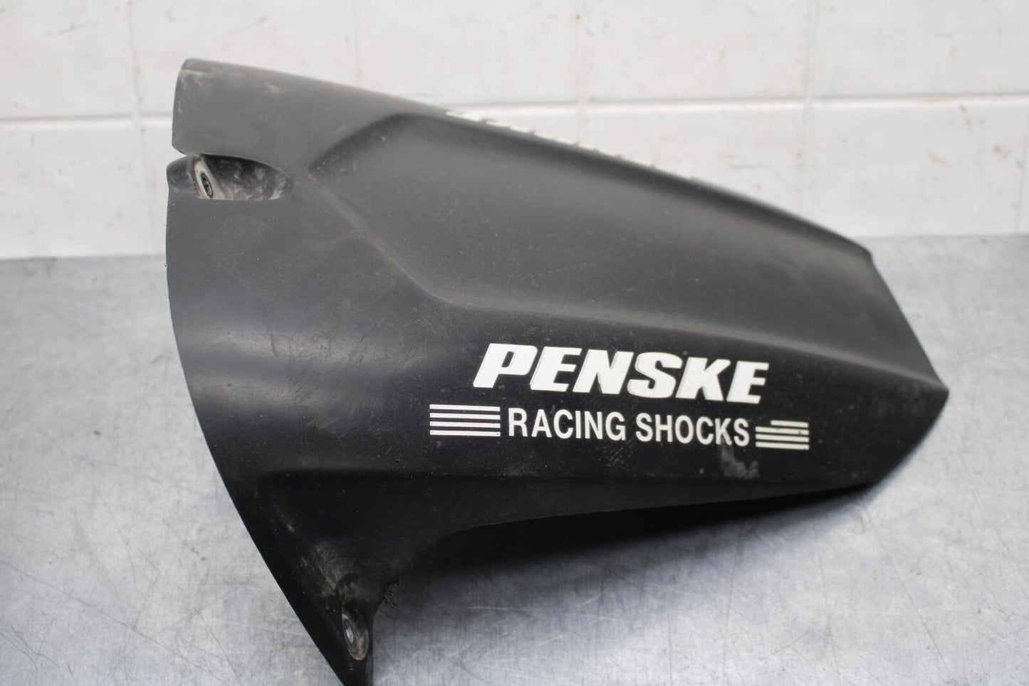 05 YAMAHA YZF R6S REAR BACK WHEEL TIRE HUGGER FENDER BB600