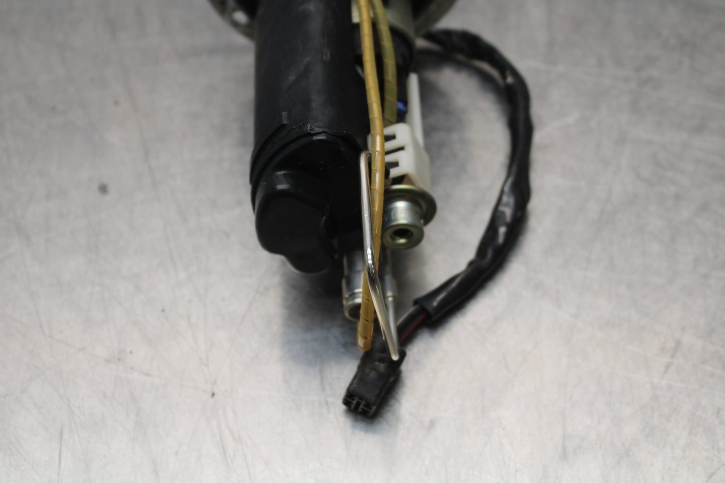 04-05 KAWASAKI NINJA ZX10R FUEL PUMP GAS PETROL SENDER UNIT BB163