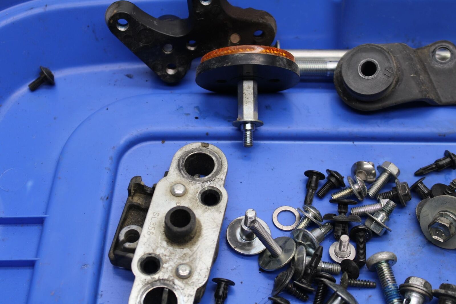 2015 Suzuki GSXR750 MISCELLANEOUS MOUNTING BOLTS HARDWARE MOTOR SCREWS BB595