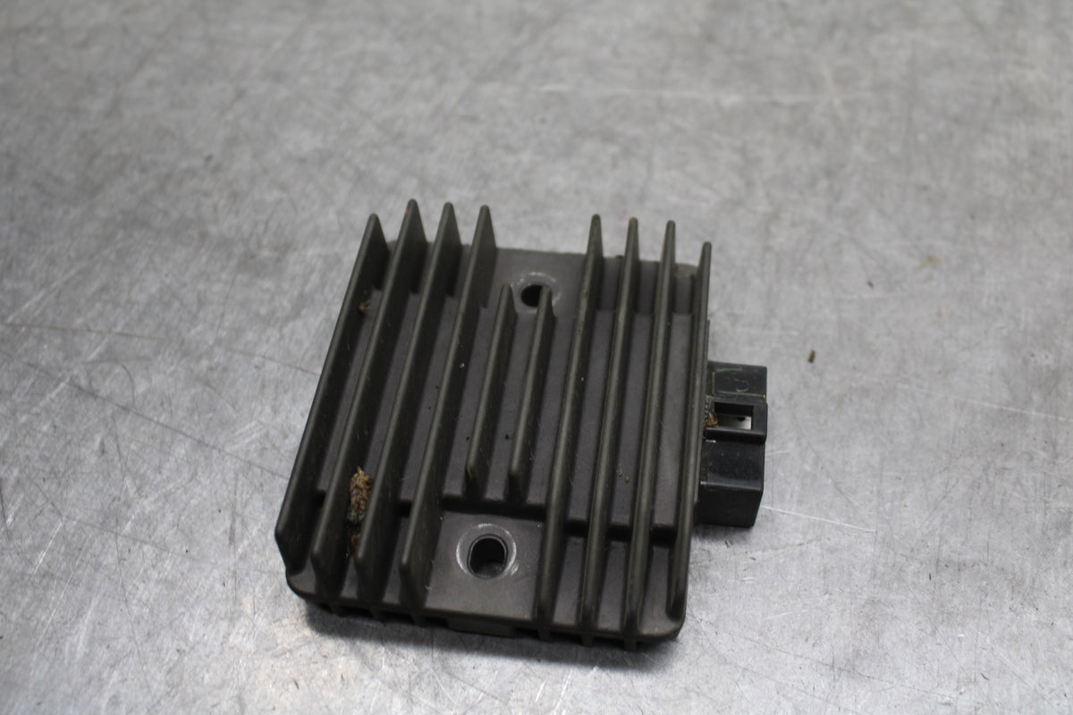 09-15 YAMAHA FZ6R RECTIFIER VOLTAGE REGULATOR 5SL-81960-00-00 BB719