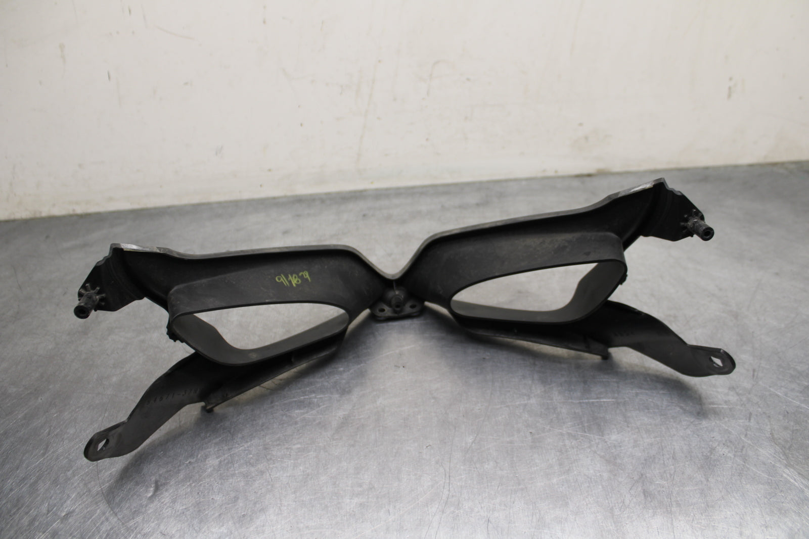 09 SUZUKI GSXR600 FRONT CENTER COWL FAIRING BB759