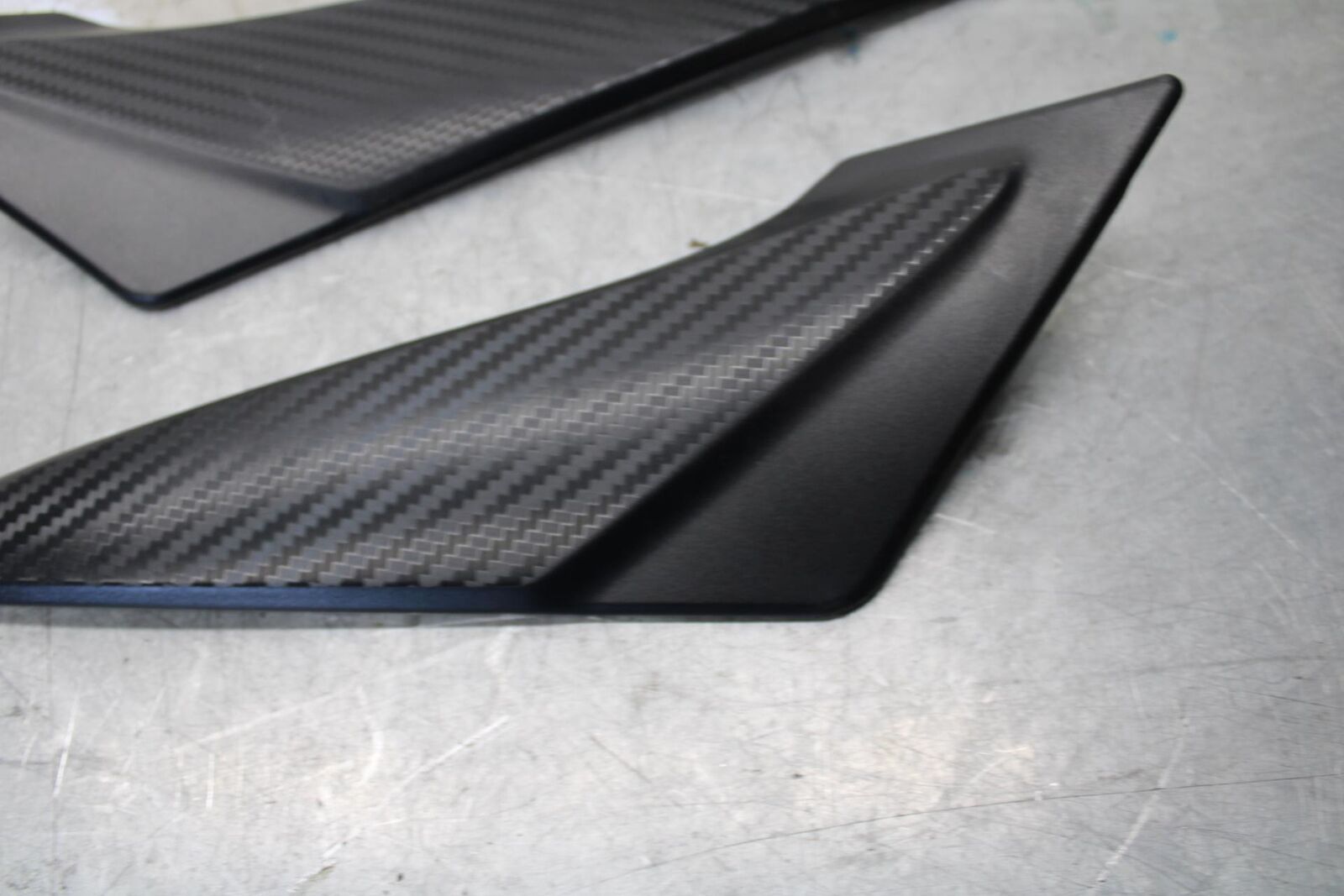 2017 Suzuki GSXR600 RIGHT LEFT GAS FUEL TANK PANELS COVERS TRIM SET COWLS  BB527