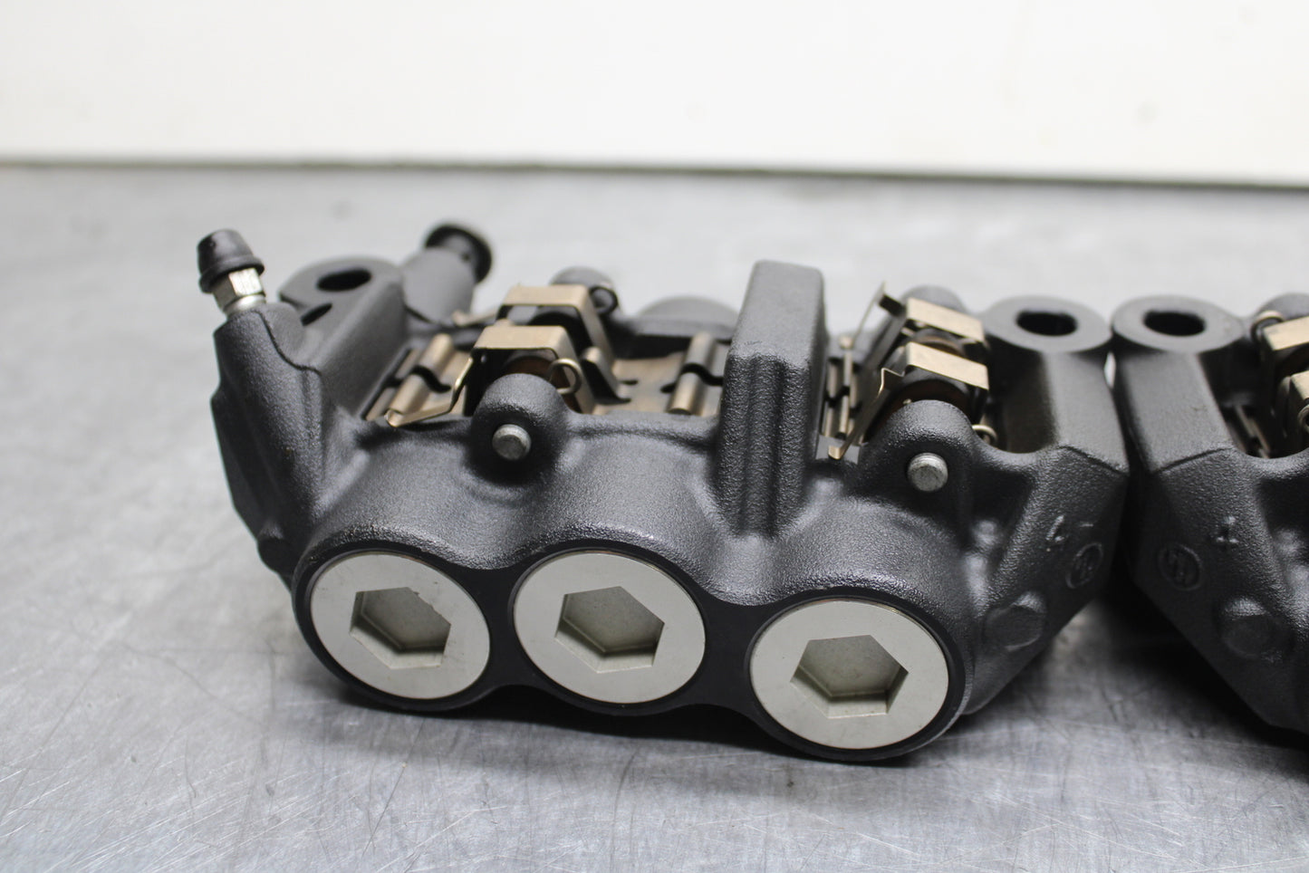 09-14 YAMAHA YZF R1 RIGHT LEFT FRONT BRAKE CALIPER SET PAIR CALIPERS BB119