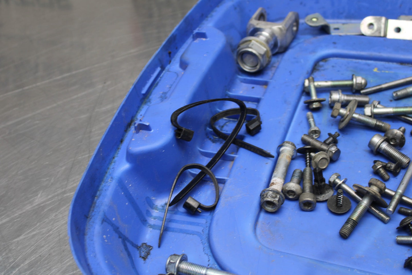 06-07 SUZUKI GSXR 600 MOUNTING BOLTS HARDWARE MOTOR SCREWS BB178