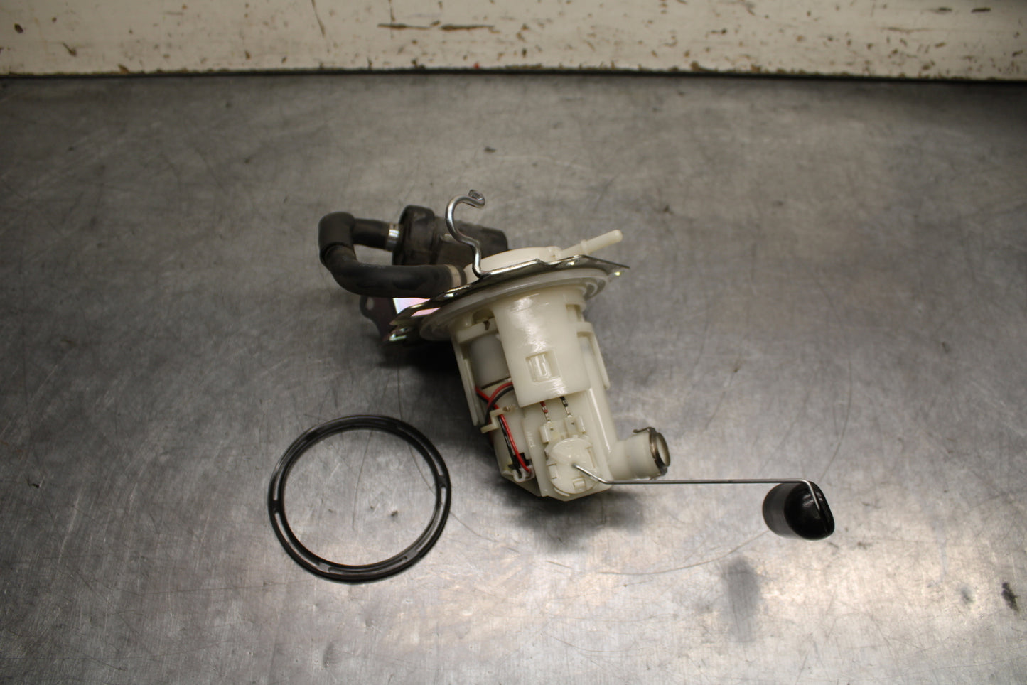 15-16 HONDA CB300F FUEL PUMP GAS PETROL SENDER UNIT BB740