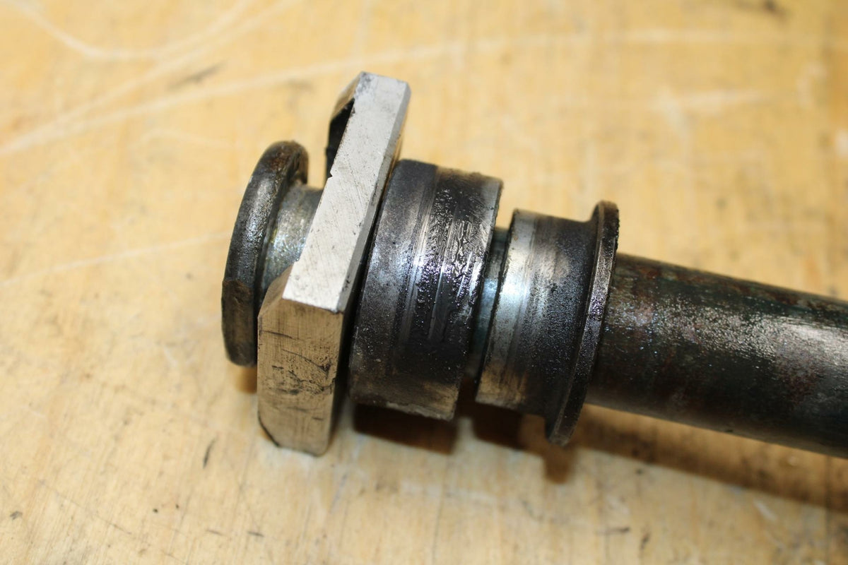 03-06 KAWASAKI Z1000 REAR AXLE BACK WHEEL RIM PIVOT BOLT AXEL BB319