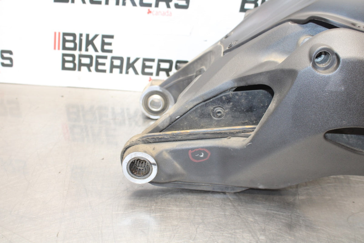 16 DUCATI 959 PANIGALE REAR SWINGARM BACK SUSPENSION SWING ARM BB912