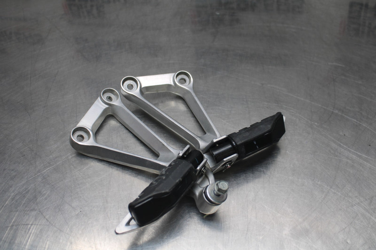 15-19 HONDA CBR300R REAR BACK PASSENGER PEG SET PAIR BB800
