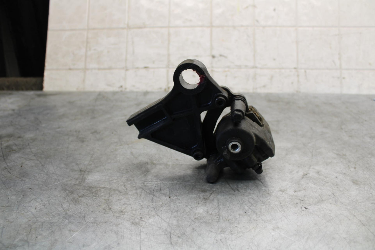 09-12 KAWASAKI NINJA ZX6R ZX600R REAR BACK BRAKE CALIPER W MOUNT BRACKET BB544