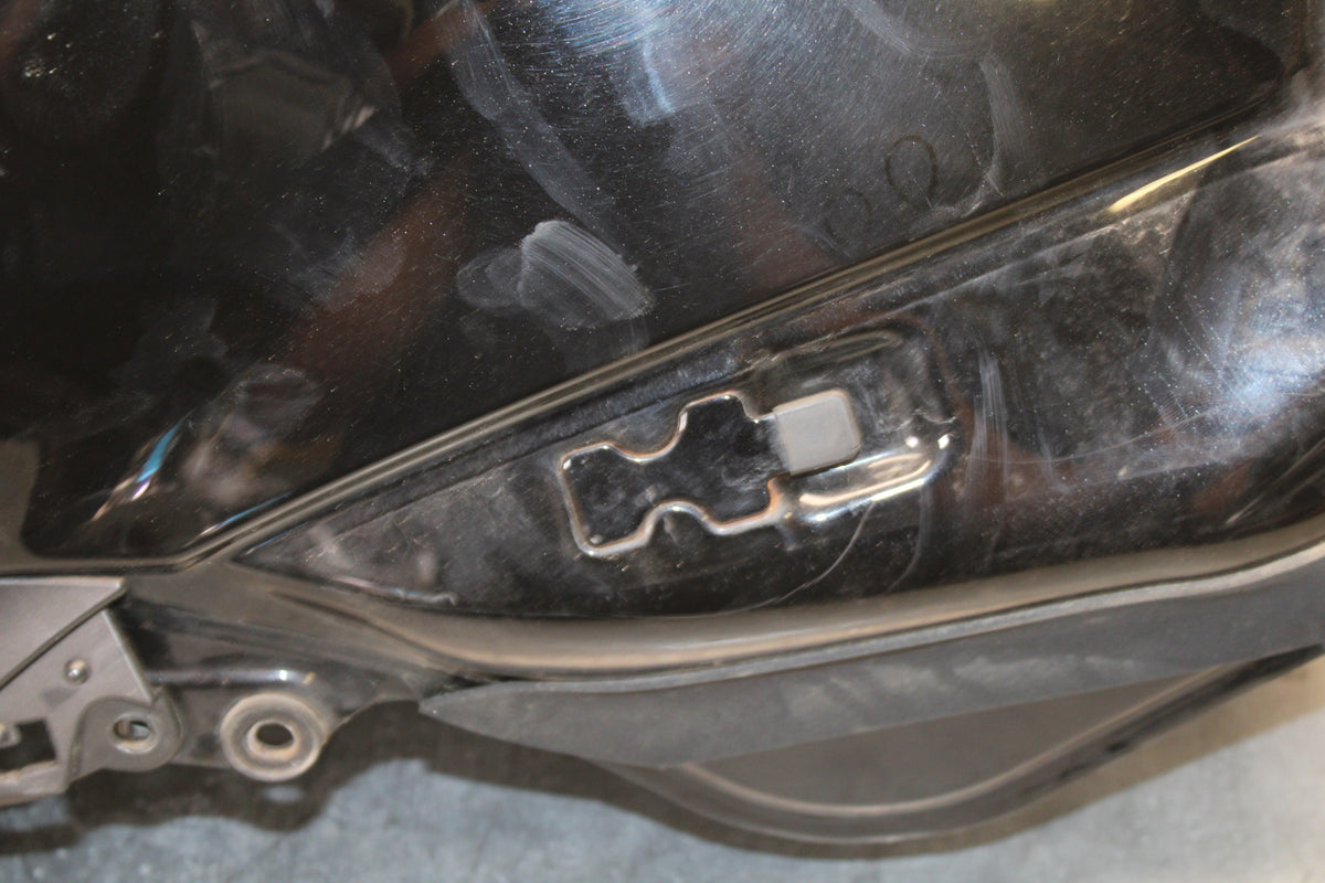 04-06 YAMAHA YZF R1 GAS TANK FUEL CELL PETROL RESERVOIR BB659