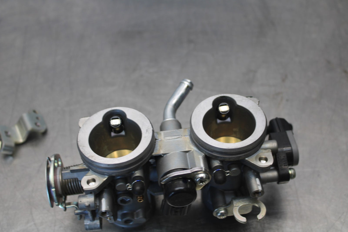 18-23 KAWASAKI NINJA 400 EX400 ABS MAIN FUEL INJECTORS / THROTTLE BODIES BB192