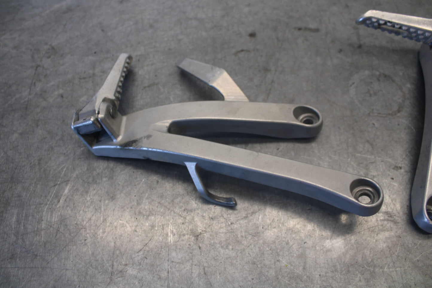 07-12 HONDA CBR600RR REAR BACK PASSENGER PEG SET PAIR BB672