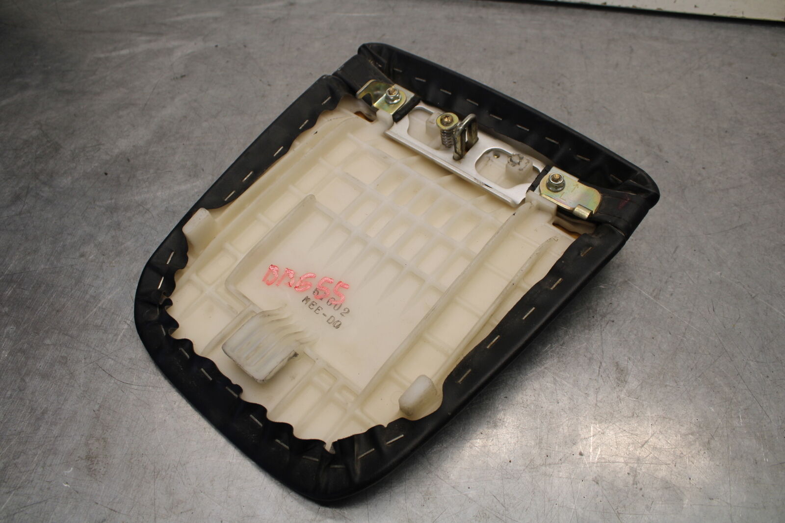 05-06 HONDA CBR600RR REAR BACK PASSENGER TANDEM SEAT PAD SADDLE PILLION BB655