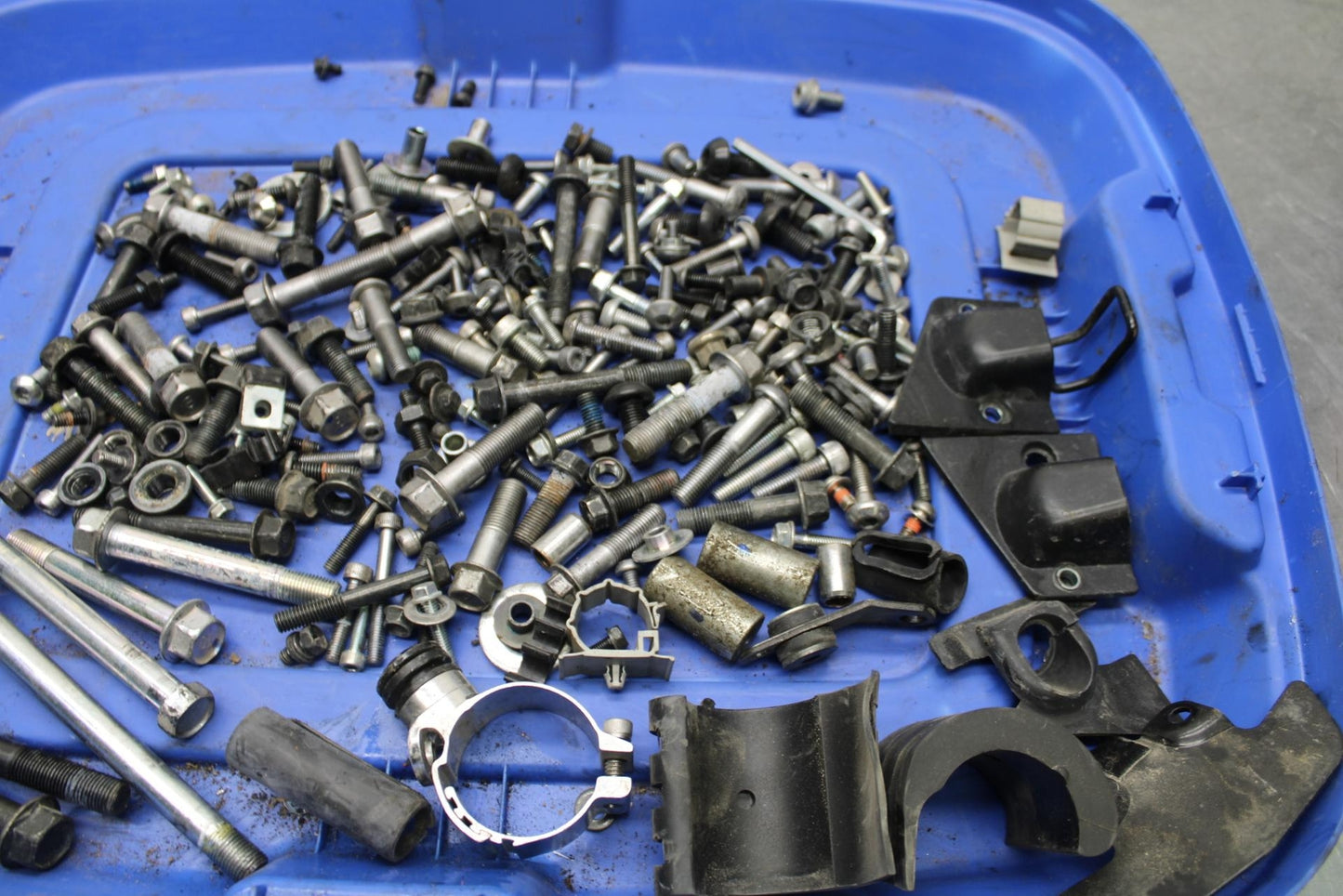 06-14 YAMAHA ROADLINER S XV1900S MISCELLANEOUS MOUNTING BOLTS HARDWARE BB619 
