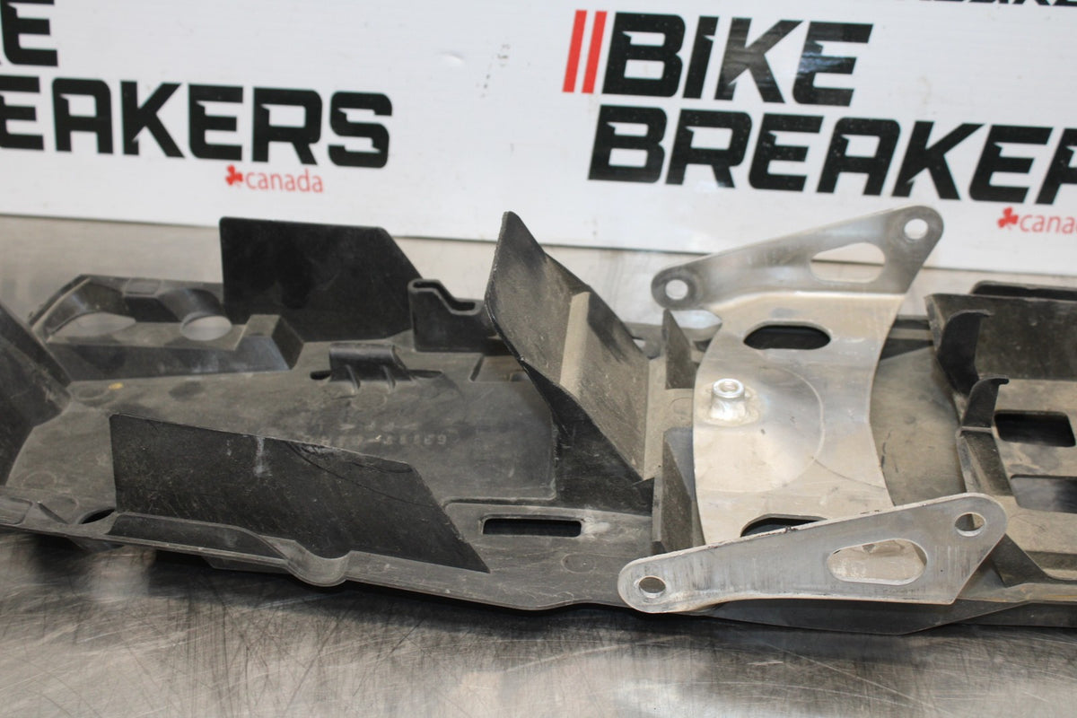 06-07 SUZUKI GSXR 600 REAR BACK TAIL UNDERTAIL BATTERY TRAY PLASTIC BB178