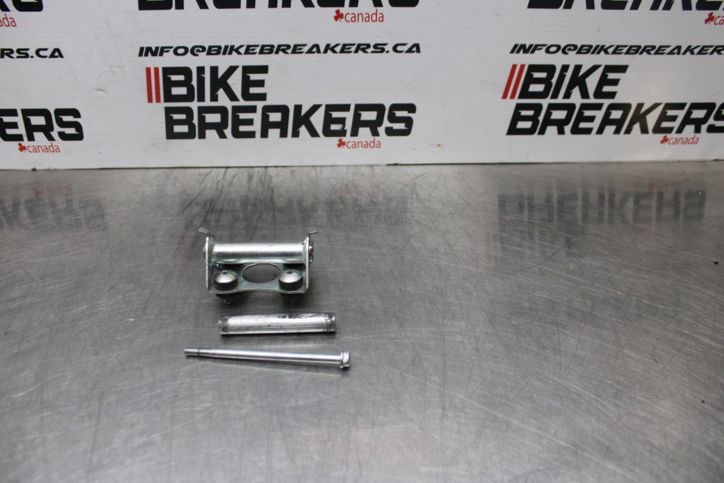 07 SUZUKI GSXR1000 GAS TANK FUEL CELL PETROL RESERVOIR BRACKET MOUNT BB770