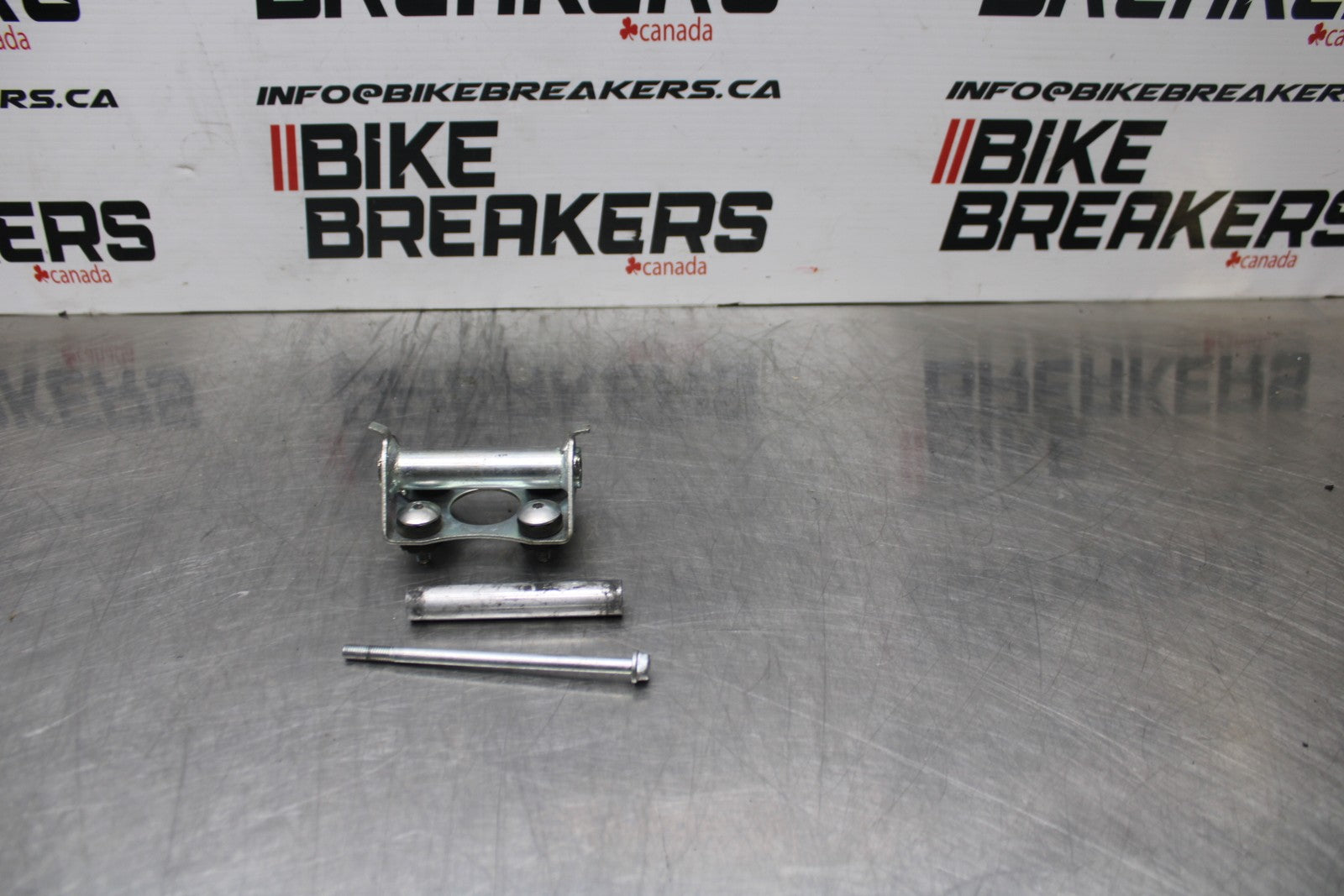07 SUZUKI GSXR1000 GAS TANK FUEL CELL PETROL RESERVOIR BRACKET MOUNT BB770