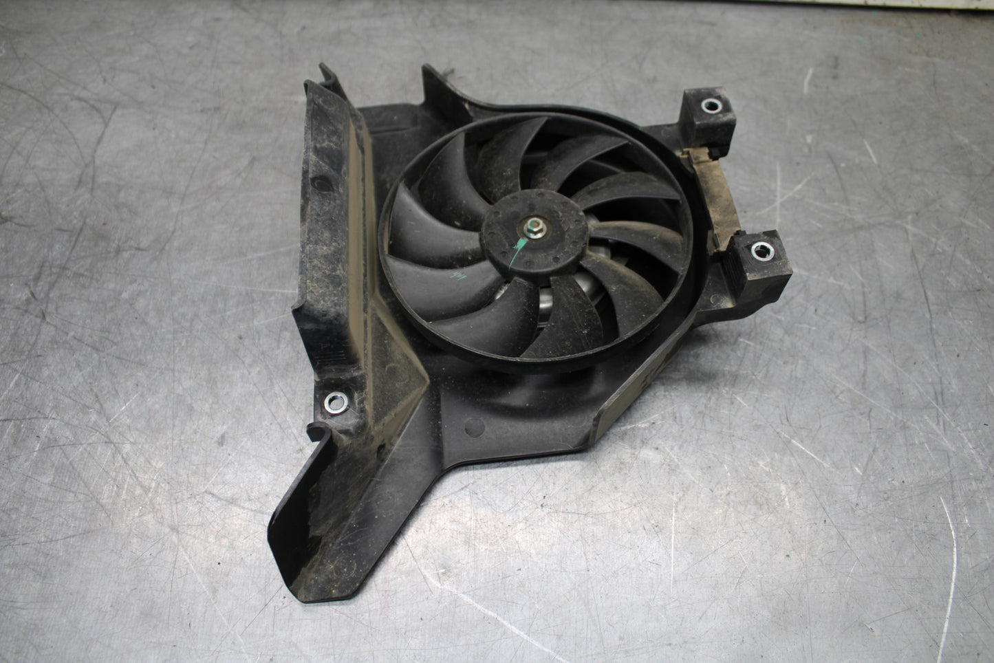 19-22 KAWASAKI Z400 ENGINE RADIATOR COOLING FAN BB708
