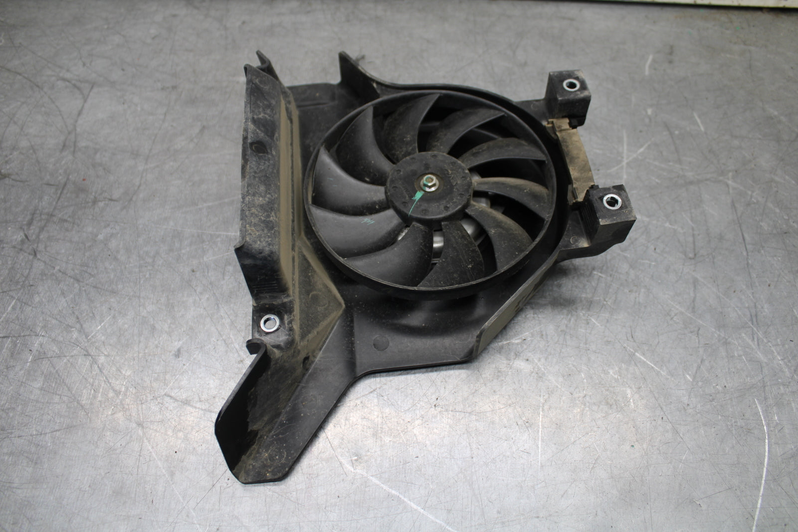 19-22 KAWASAKI Z400 ENGINE RADIATOR COOLING FAN BB708