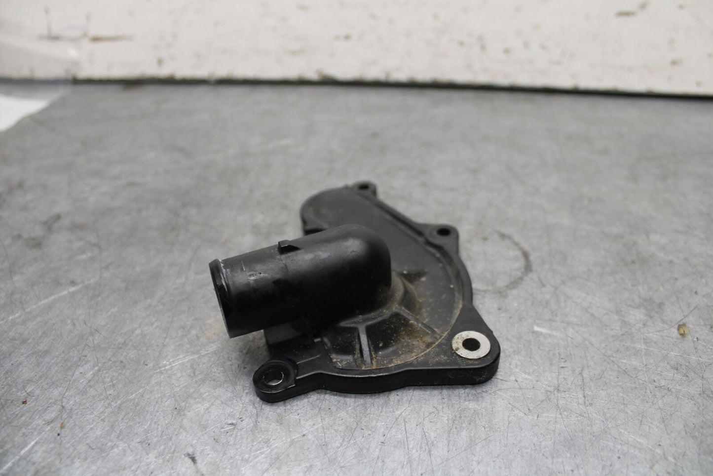 22-24 YAMAHA XSR900 ENGINE WATER COOLANT PUMP COVER BB683