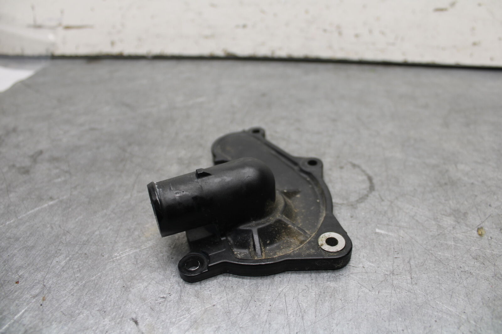 22-24 YAMAHA XSR900 ENGINE WATER COOLANT PUMP COVER BB683