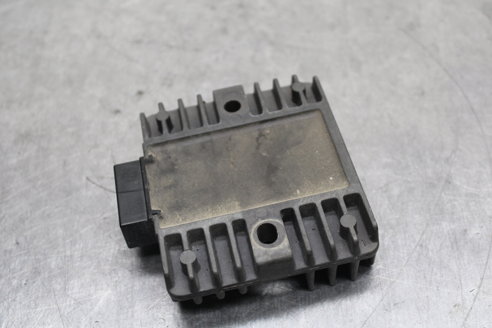 03-05 YAMAHA YZF R6  RECTIFIER VOLTAGE REGULATOR BB132
