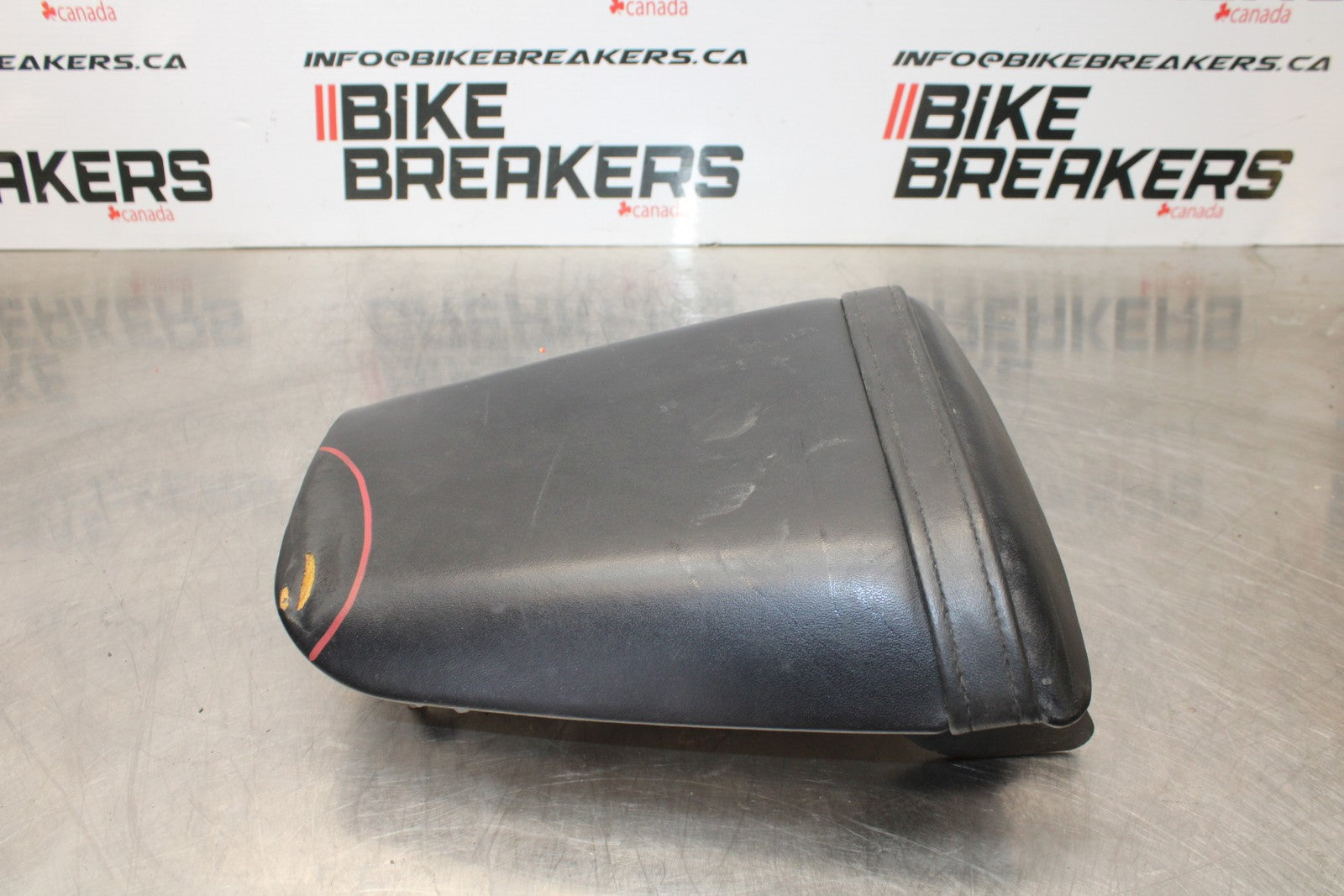 01-06 HONDA CBR600F4I REAR BACK PASSENGER TANDEM SEAT PAD SADDLE PILLION BB185