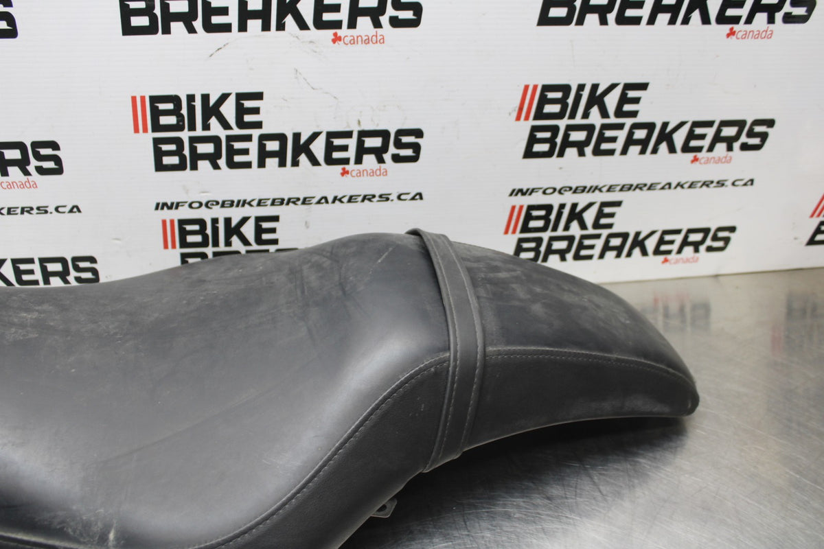 14 HONDA SHADOW 750 VT750C2B FRONT DRIVERS/ REAR SEAT BB867