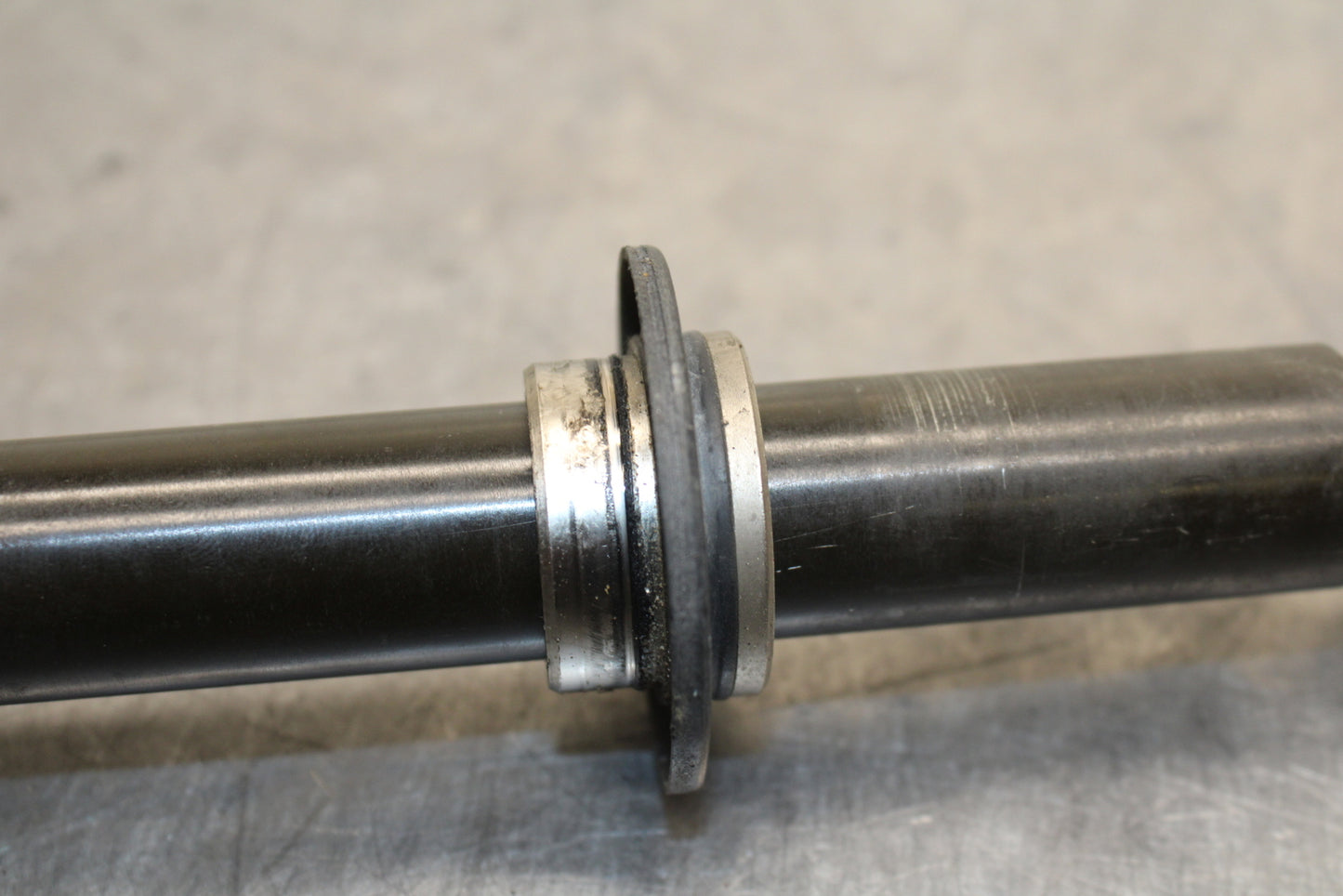05 YAMAHA YZF R6  FRONT WHEEL RIM AXLE PIVOT BOLT BB132