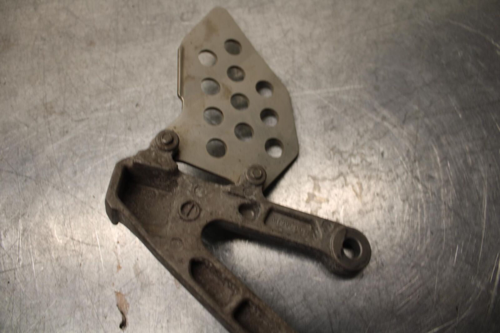 03-04 HONDA CBR600RR LEFT REARSET REAR SET DRIVER FOOT PEG BRACKET MOUNT BB614