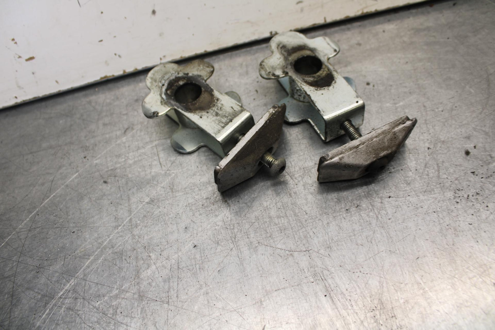 1995 Suzuki RF600R SWINGARM CHAIN TENSIONER ADJUSTMENT BRACKETS  BB615