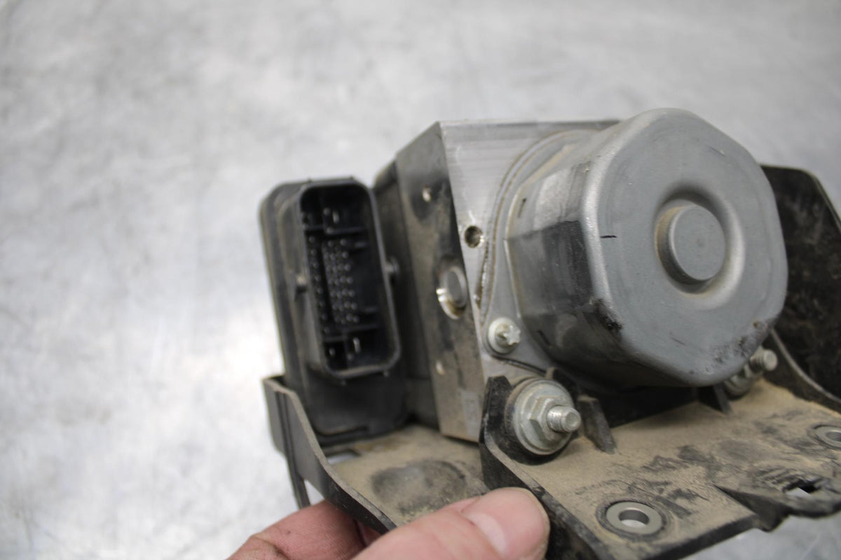 18 YAMAHA YZF R1  ABS PUMP UNIT MODULE BB473