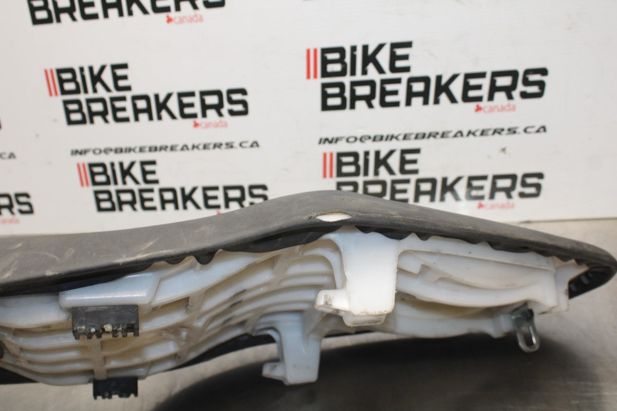 06 KAWASAKI Z750 FRONT REAR SEAT SADDLE BB837