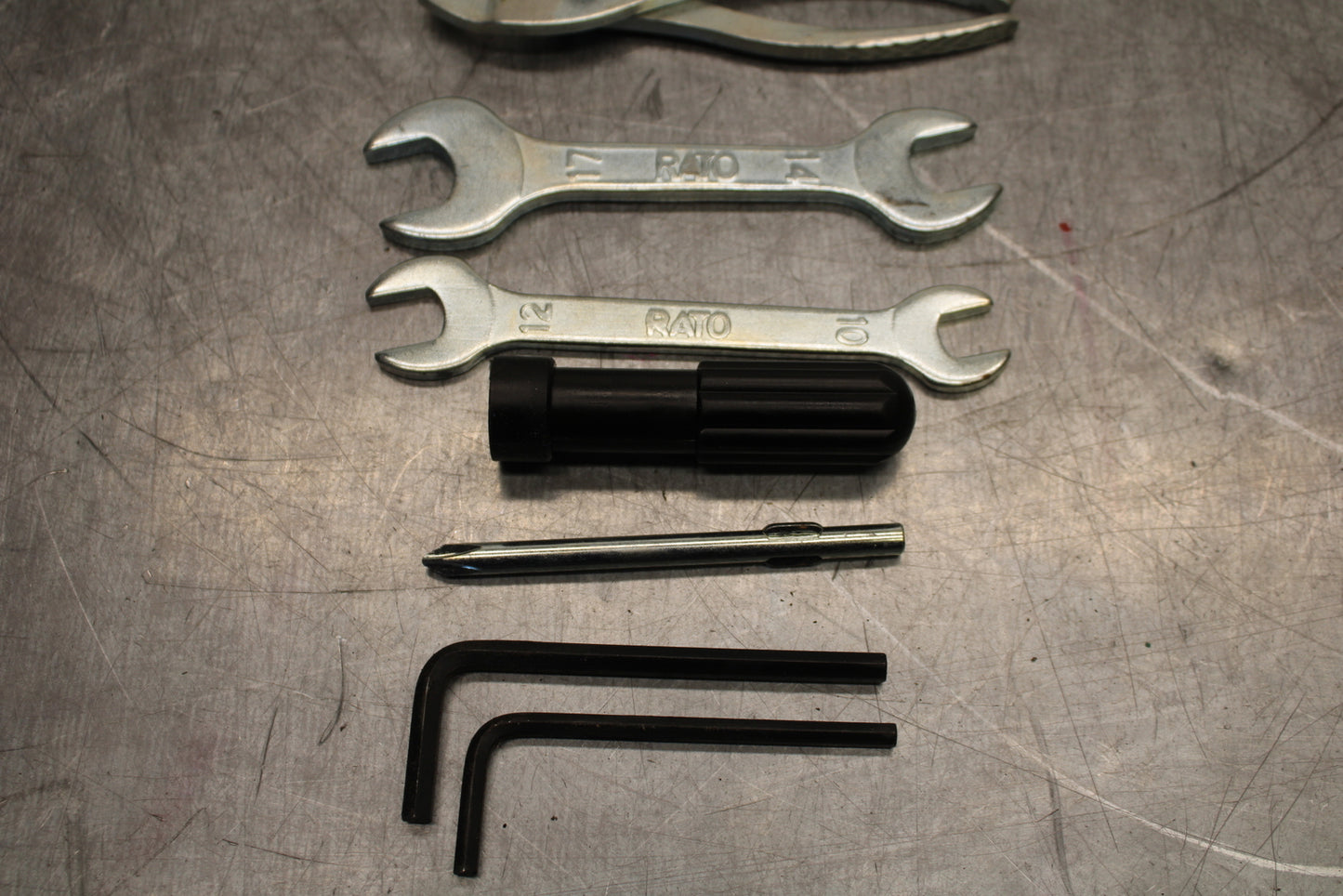 19-22 KAWASAKI Z400 STOCK TOOLS OEM TOOL BAG KIT SET BB708