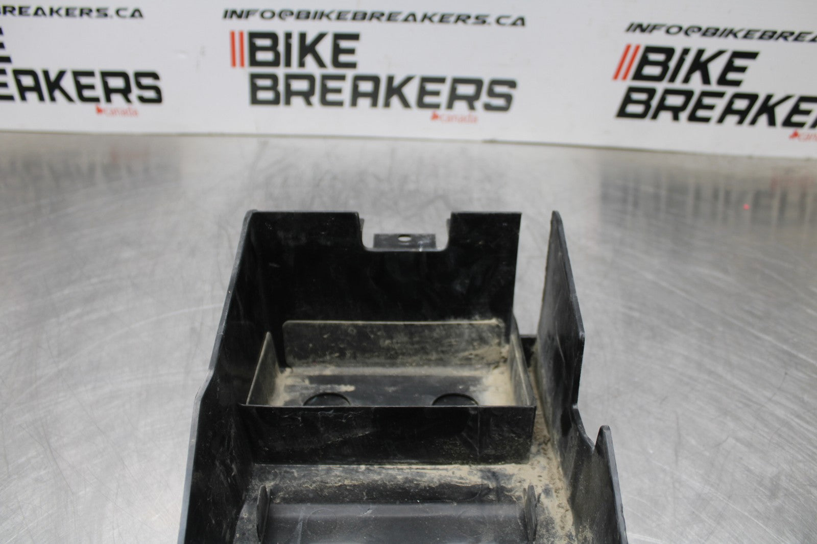 18-23 KAWASAKI NINJA 400 EX400 ABS REAR TAIL BATTERY TRAY PLASTIC BB177
