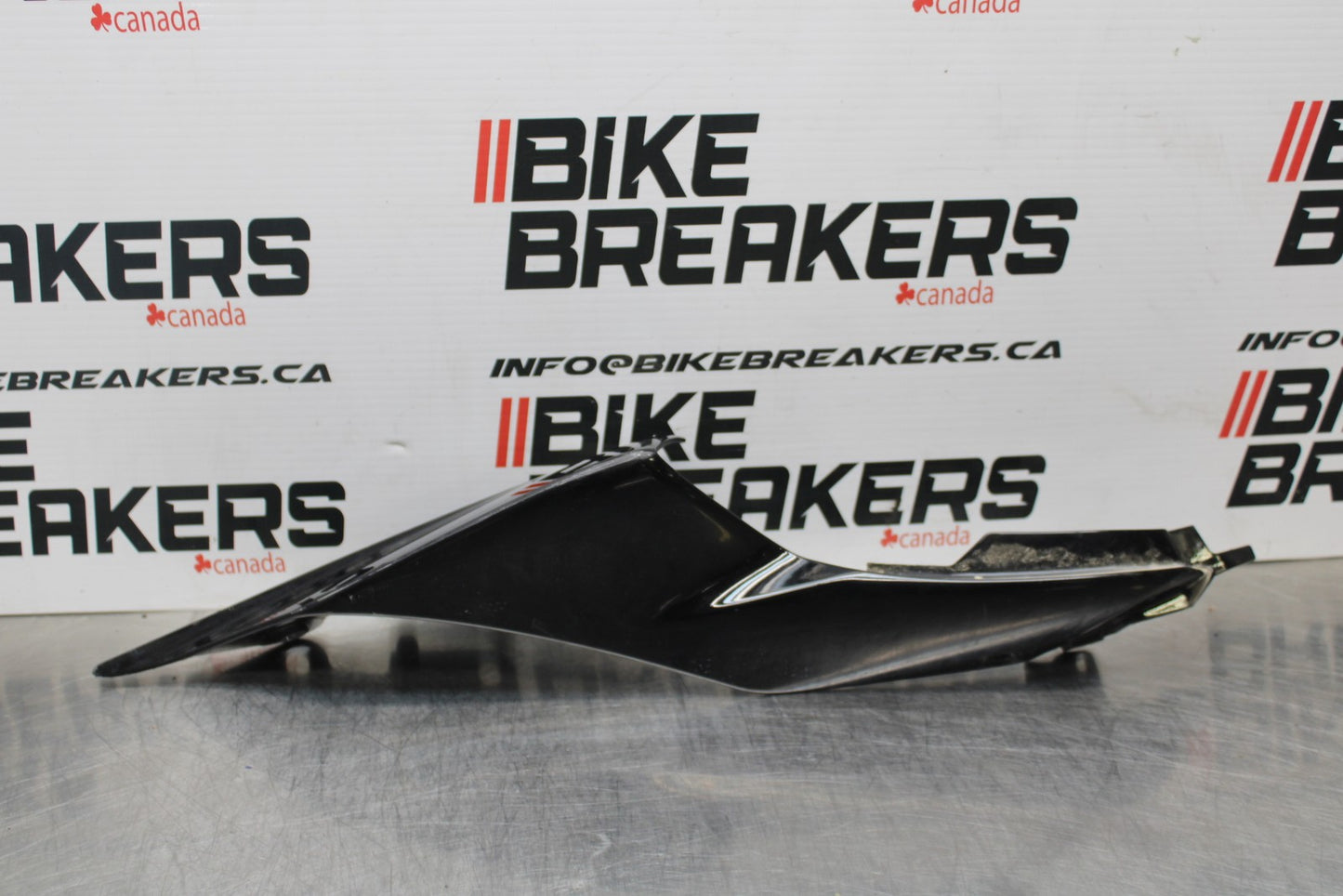 22-25 YAMAHA YZF R7 RIGHT REAR BACK TAIL FAIRING COWL SHROUD BB769