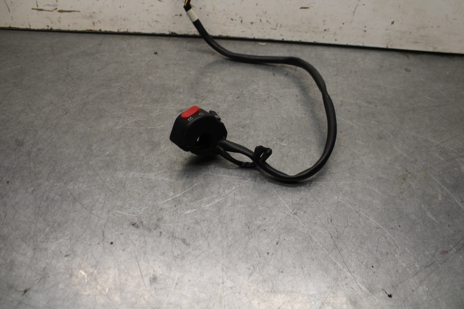 09-11 TRIUMPH DAYTONA 675 RIGHT CLIP ON HANDLE KILL OFF START SWITCH BB652