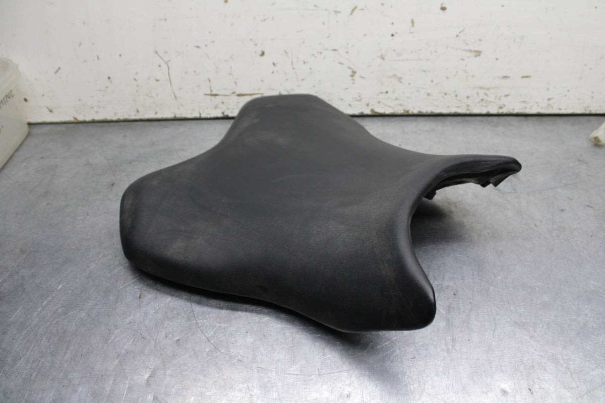 06-07 YAMAHA YZF R6 FRONT DRIVERS SEAT PAD SADDLE PILLION BB742