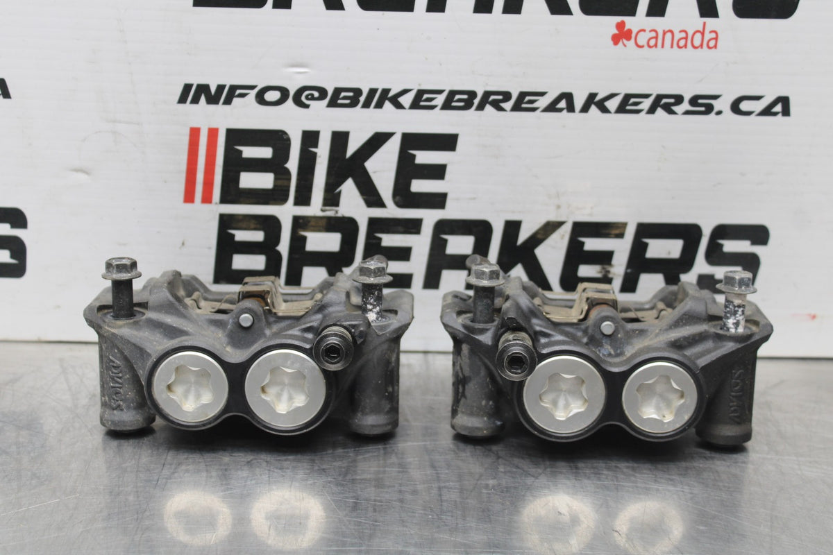 16 YAMAHA XSR900 RIGHT LEFT FRONT BRAKE CALIPER SET PAIR CALIPERS BB786