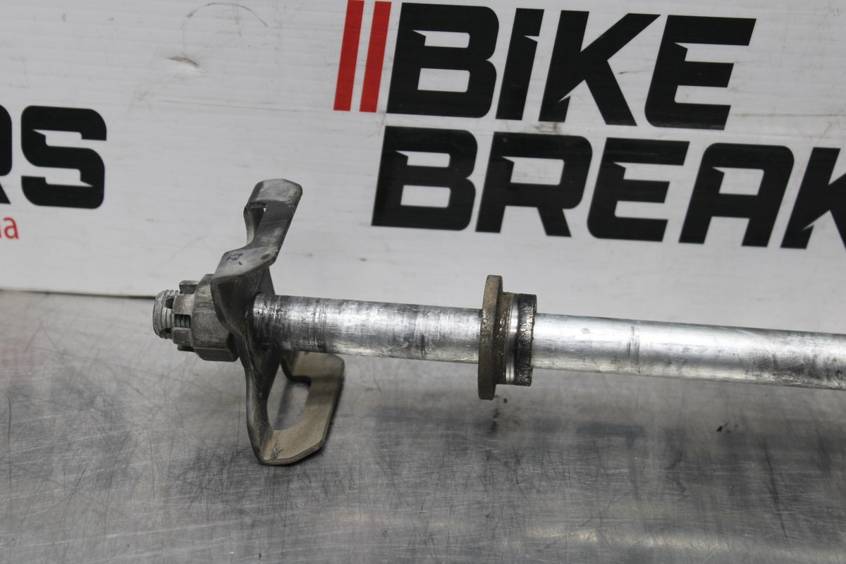 09 KAWASAKI NINJA 250R REAR AXLE BACK WHEEL RIM PIVOT BOLT AXEL BB824