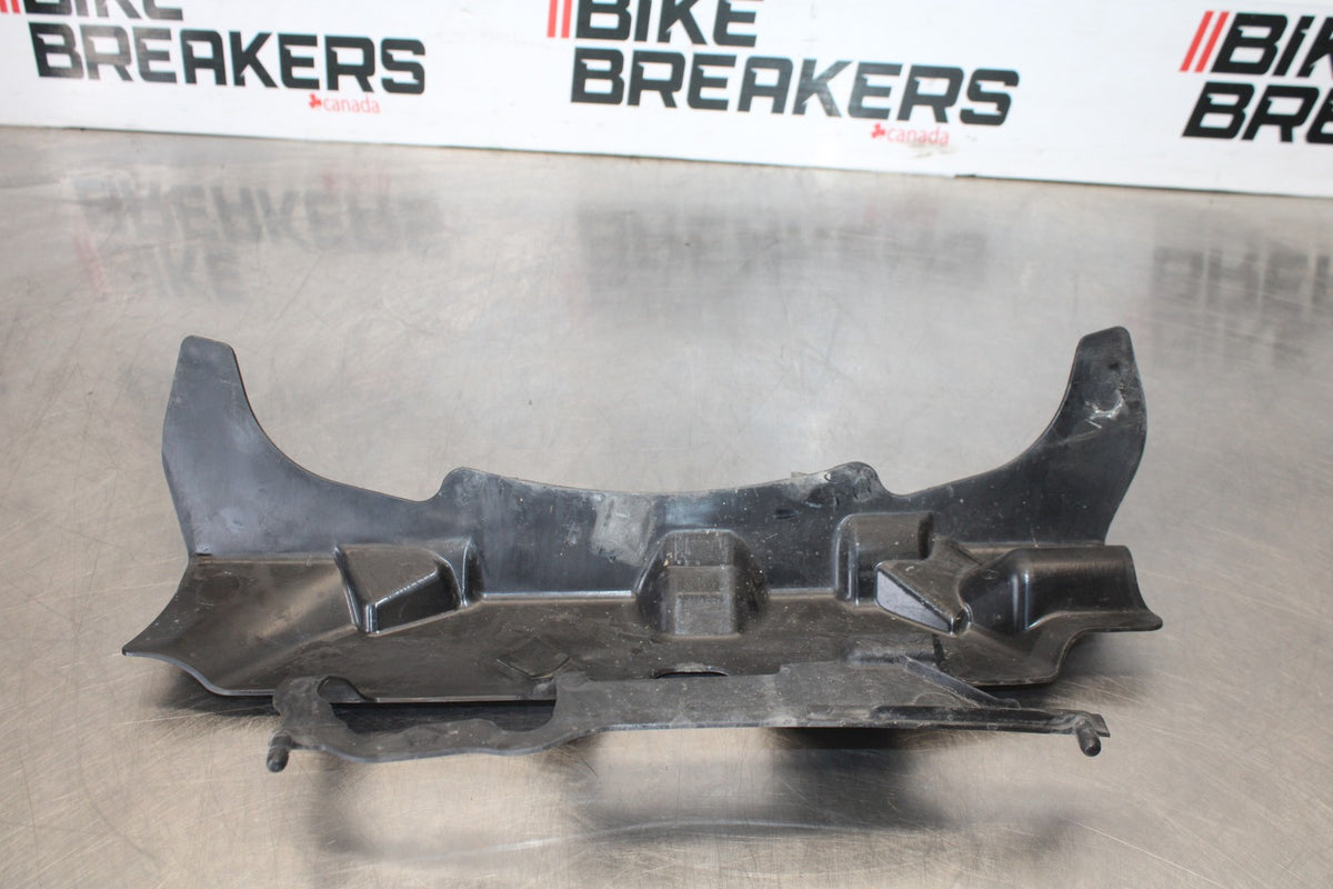 11-24 SUZUKI GSXR750 LOWER FRONT INNER COWL FAIRING  BB879