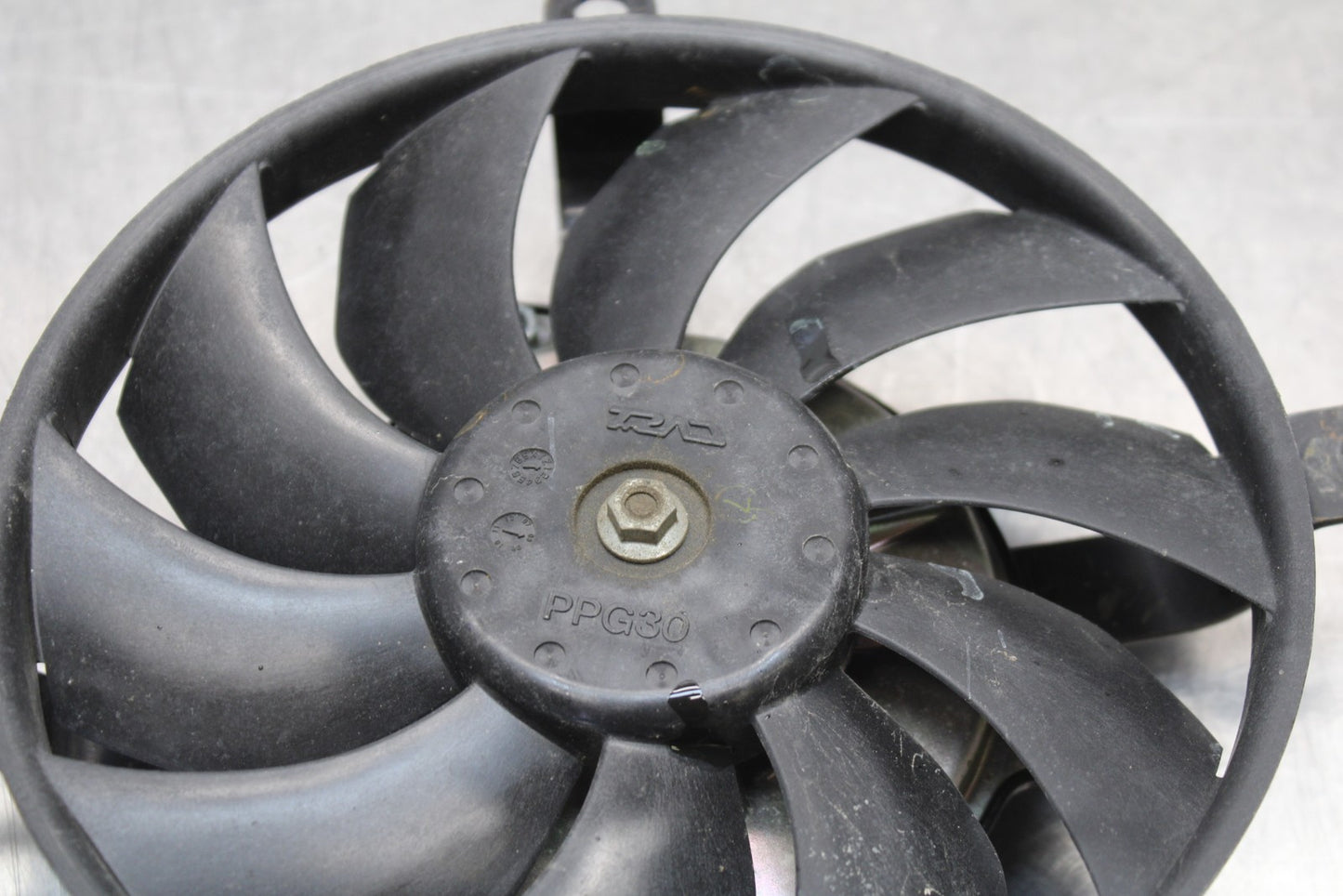 08 KAWASAKI VULCAN 900 ENGINE RADIATOR COOLING FAN BB184