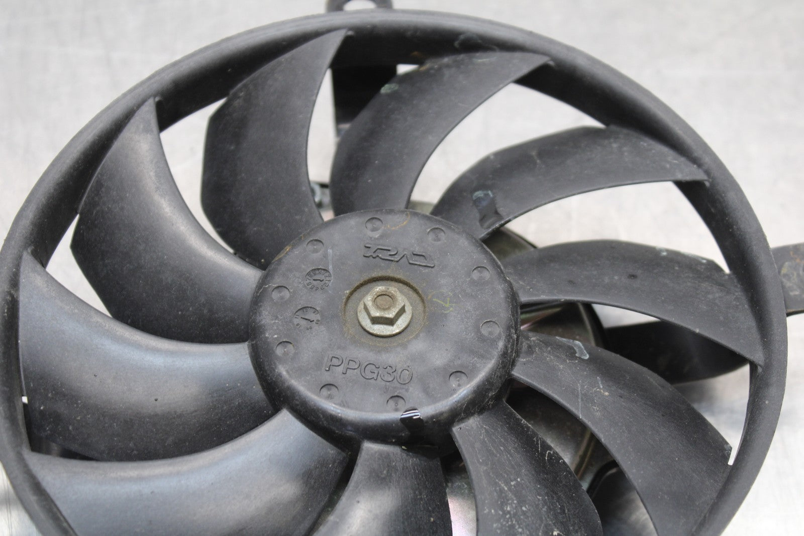 08 KAWASAKI VULCAN 900 ENGINE RADIATOR COOLING FAN BB184