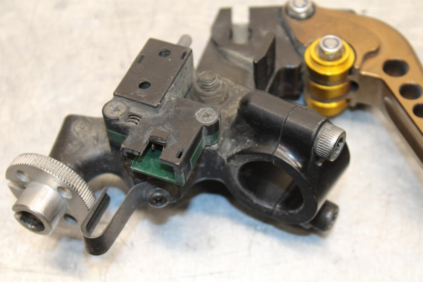 2000 Kawasaki Ninja ZX12R ZX1200A CLUTCH PERCH WITH LEVER  46076-1253 BB565