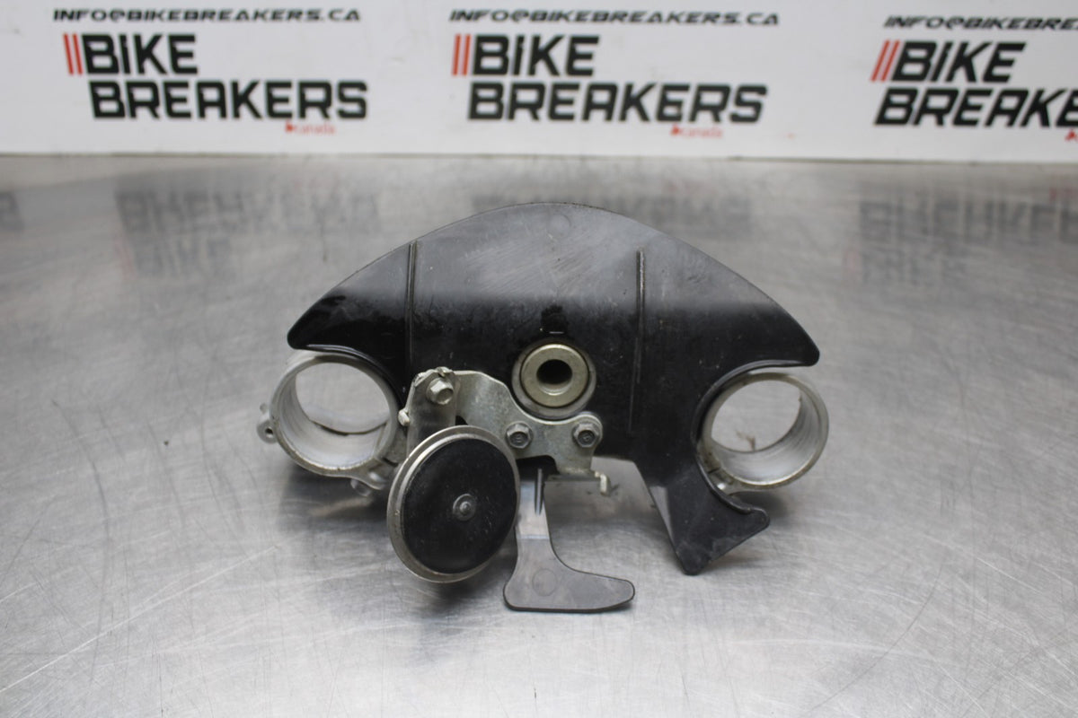 13 YAMAHA YZF R1 FRONT FORKS CLAMP LOWER TRIPLE TREE STEM BB781