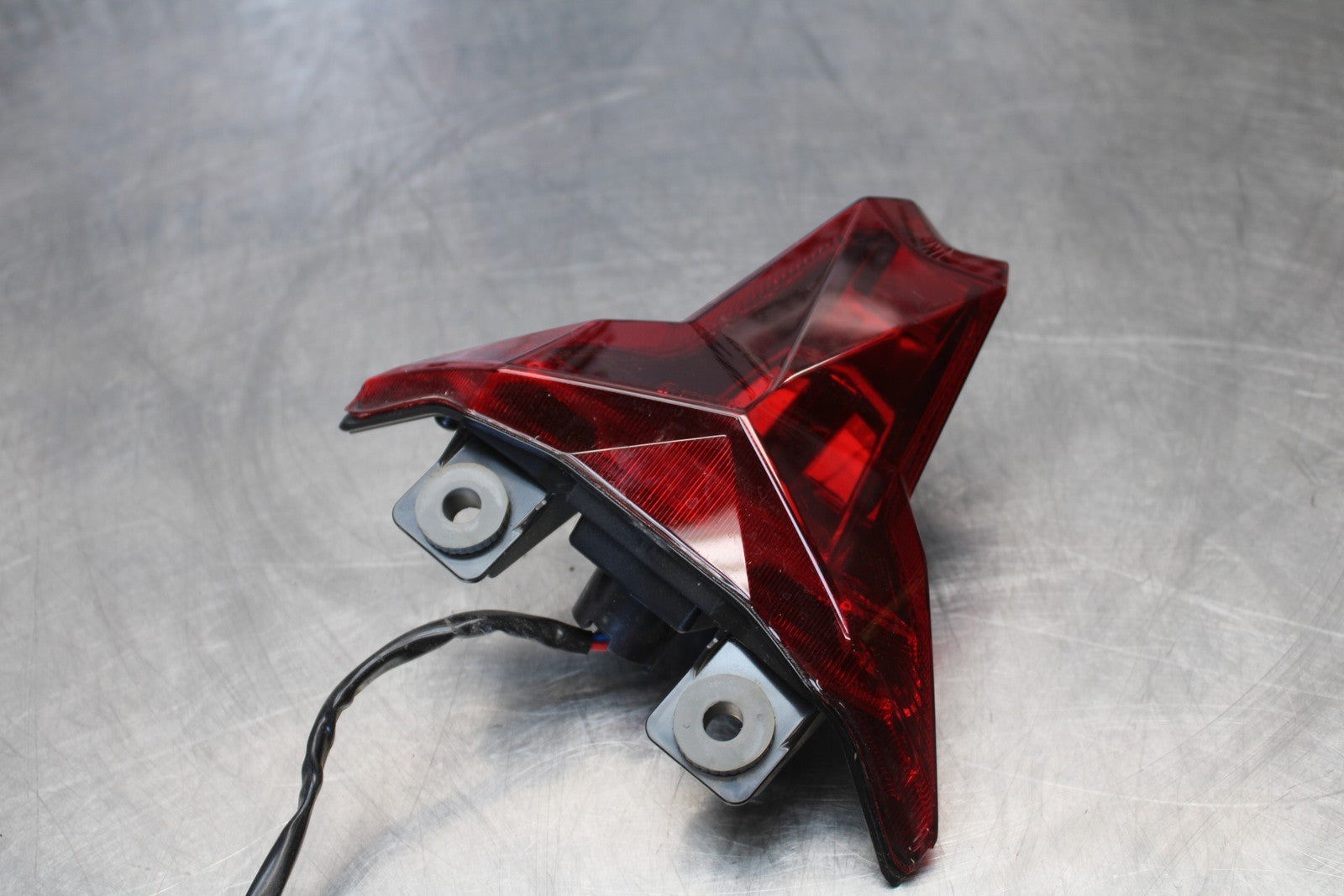 18-23 KAWASAKI NINJA 400 EX400 ABS REAR TAIL TAILLIGHT BACK BRAKE LIGHT BB177